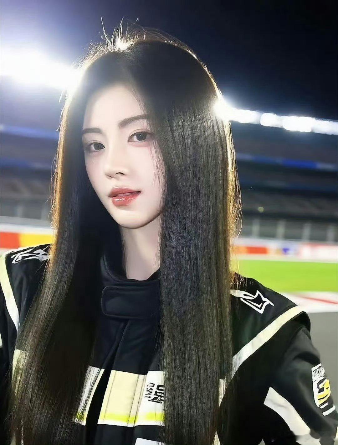 鞠婧祎周也白鹿赛车手服杀疯了一个比一个妹​​​