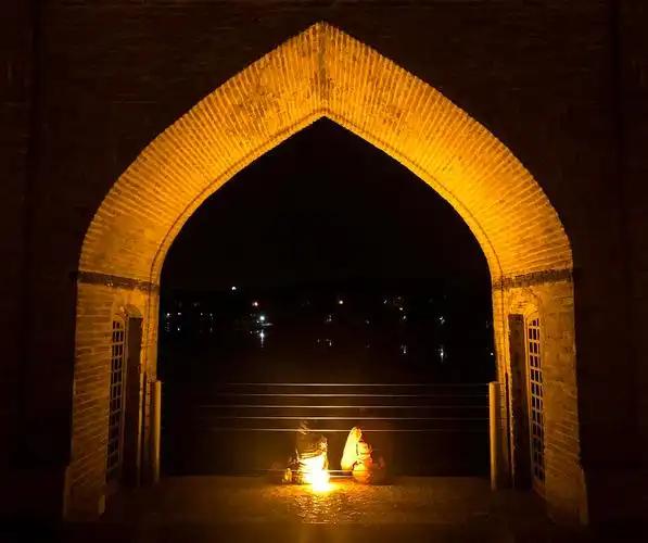 信号被人为抹除！追踪器集体失灵，伊朗“黑色油流”正在改写全球油价。伊朗原