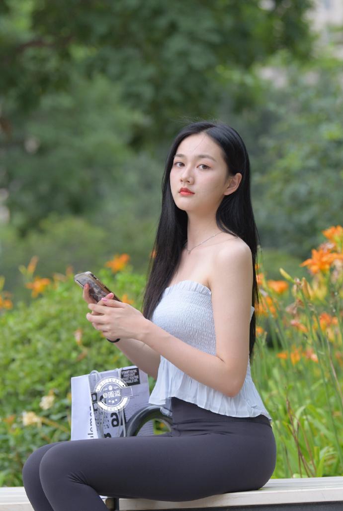 正常穿搭无不良引导。瑜伽裤真的很显身材时尚穿搭大长腿瑜伽裤搭配技巧