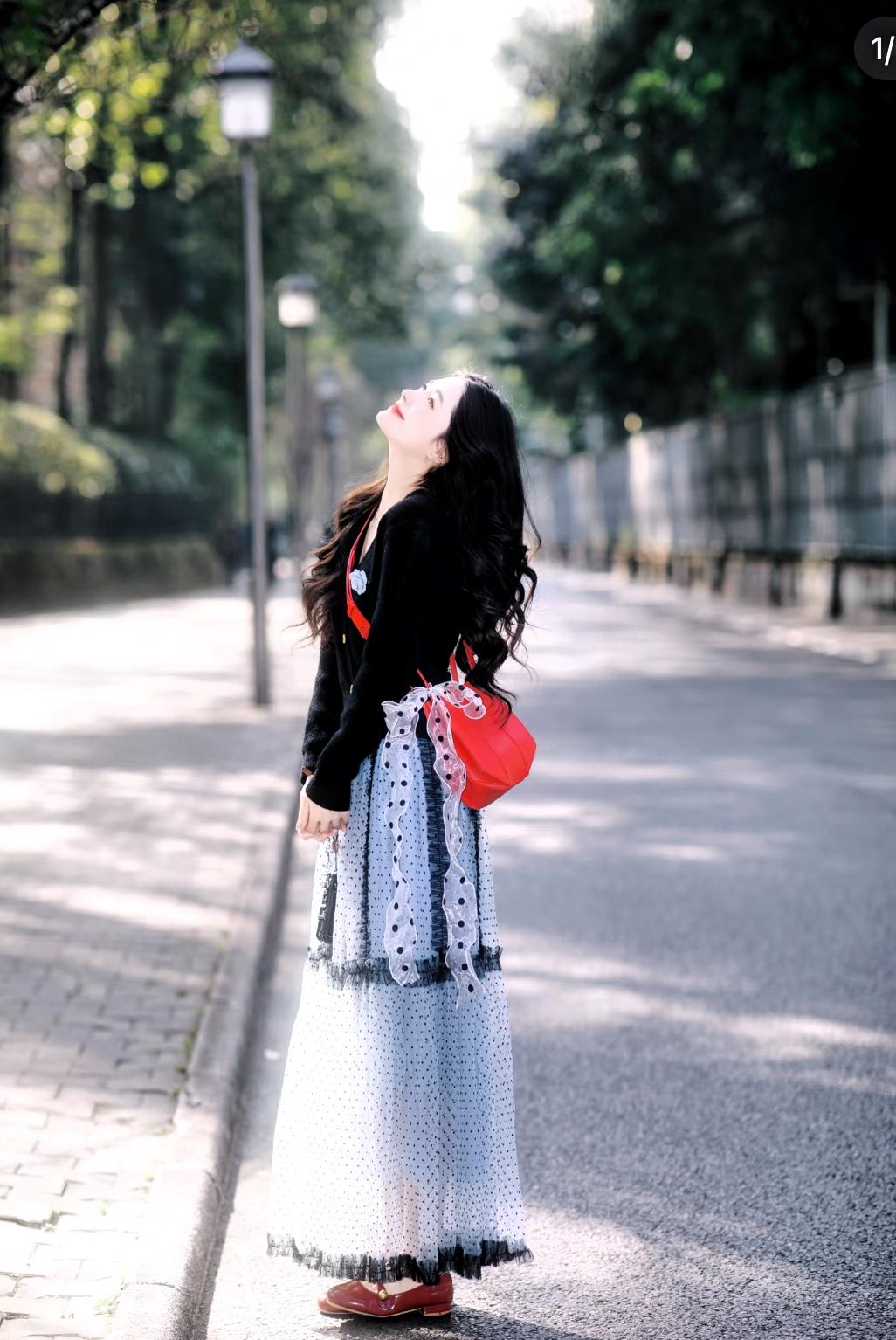 男人女人到了中年，没几个是干干净净的。男人有点本事的，就容易往外找女人；女人