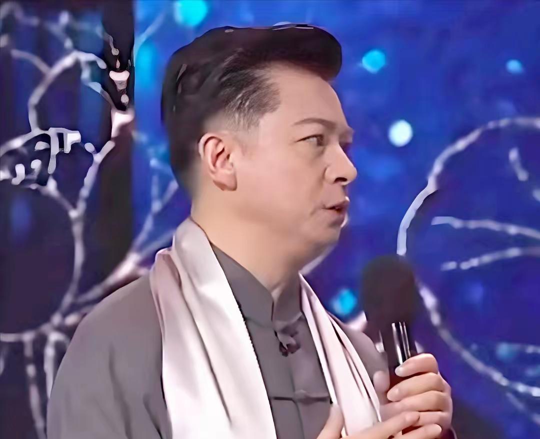 京剧名家胡文阁：父母早已离世，58岁未婚，3个姐姐操心他的婚事。对于弟弟感情的事