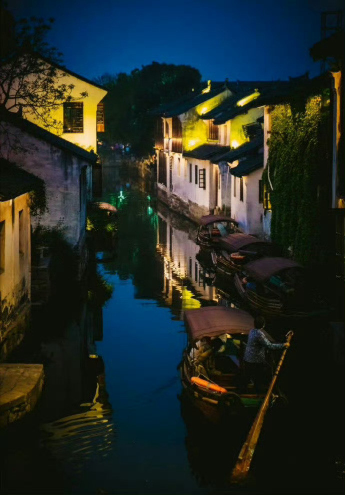 40条让人惊艳的古文情话：.1、原文：我不爱你了古风文：我与春风皆过客，你携秋水