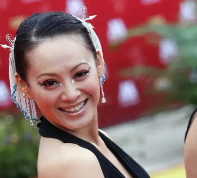 当年，宁静远嫁美国演员保罗，刚到家婆婆就问：“我家有5000亩地，过亿的家产，你