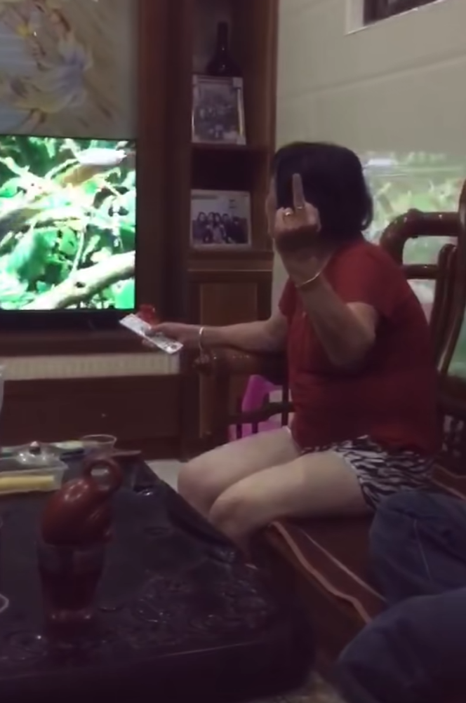 奶奶你怎么变成这样了..