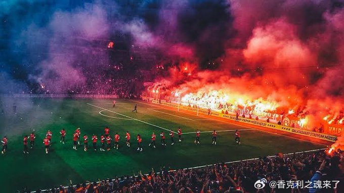 加拉塔萨雷的死忠球迷组织在今晚对阵利物浦的比赛前，向他们的会员发出信息：看台上禁