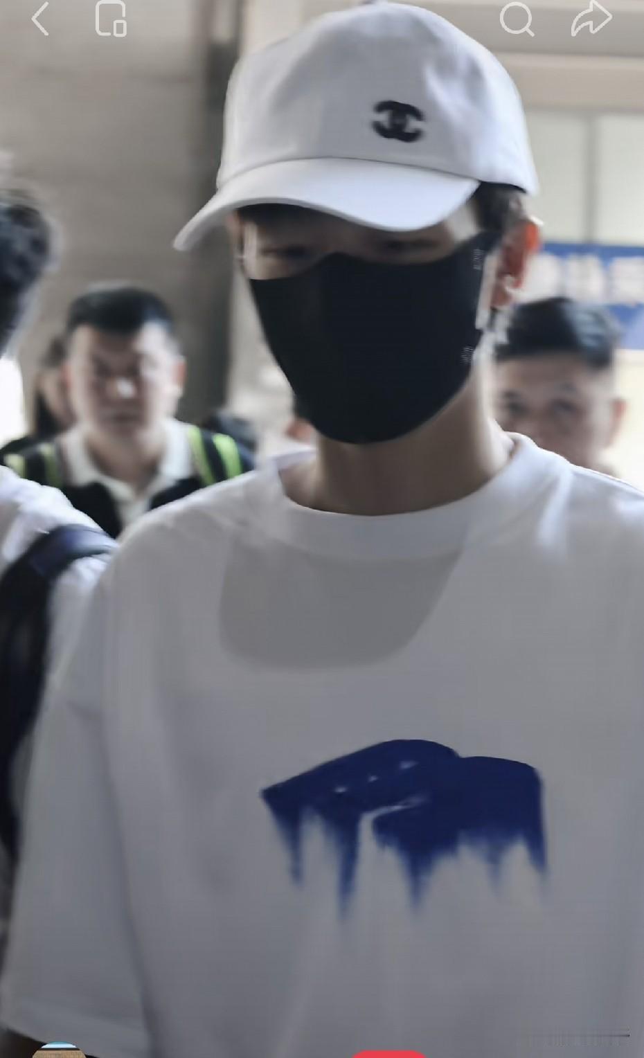 广东男队已经抵达长沙了。今天一大早，林高远就和队友们乘坐高铁去长沙参加全锦赛，