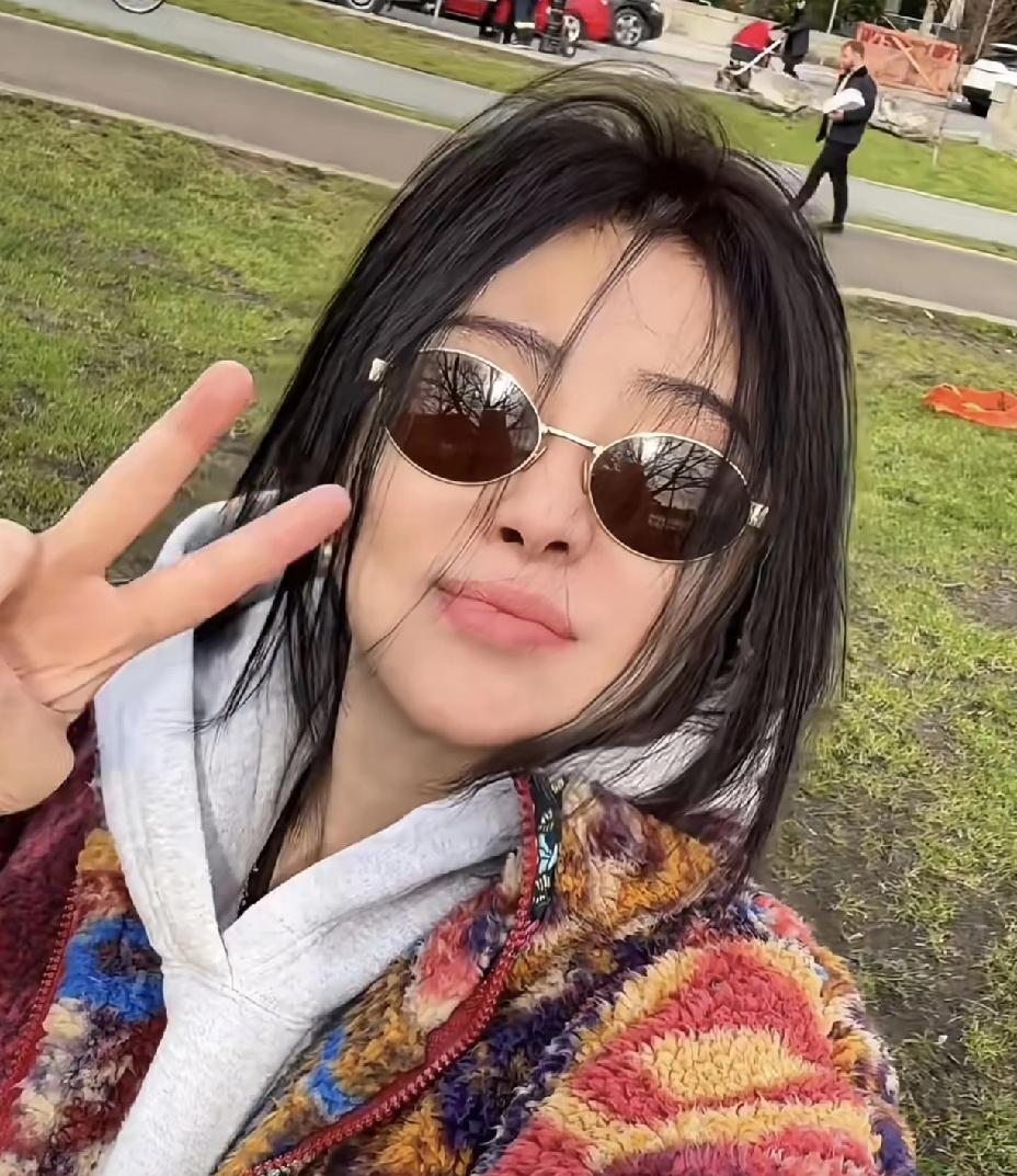 王祖贤又把人惊讶到了3月8日下午，许久未露面的王祖贤突然发了个视频，不得不说