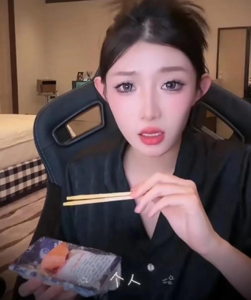 小伊伊谈教育小石榴，我真的没有教育孩子的方式，唯一的方式就是把他当个人！