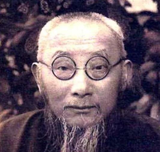 1937年，一个男人设宴招待鬼子，酒足饭饱，鬼子盯着他的妻子和女儿，两眼放光，男