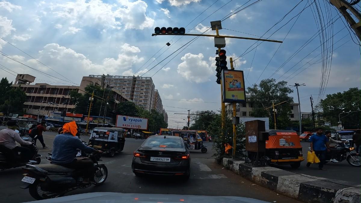 印度人为什么总给人一种很奇葩的感觉？印度是个人口众多的国家，社会结构以集体主义