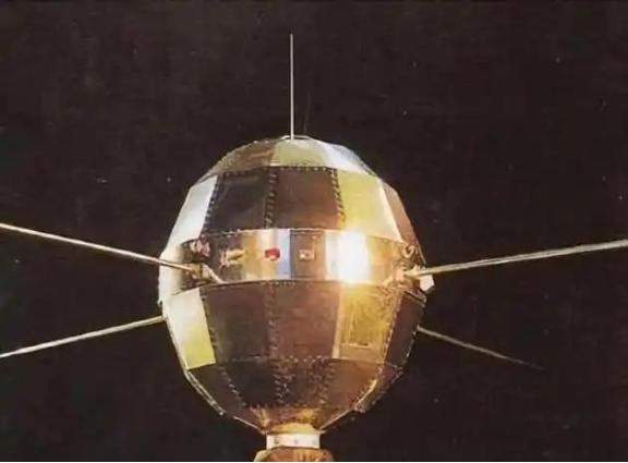 为什么东方红一号至今都没有坠入大气层？很简单，因为当初把东方红一号发射出去的时候