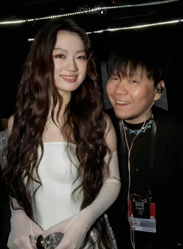 现在好了全网都在刷常石磊拿金曲奖最佳制作人，获奖感言只感谢了单依纯一个人。没有客
