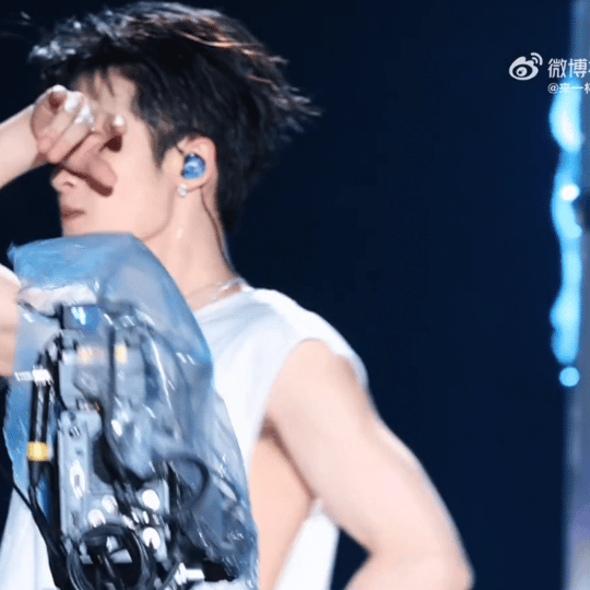 男明星能不能好好穿衣服，为什么要指着腋毛​​​
