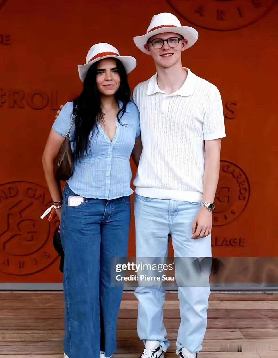 小勒布伦和莎莎的好朋友迪亚慈的妹妹谈恋爱了！就在全网热议东哥荣获三冠王的各种话