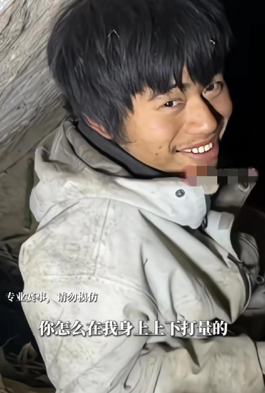 林北看到记者开始咽口水了，荒野求生第27天记者去采访林北，林北爬上爬下的收集着食