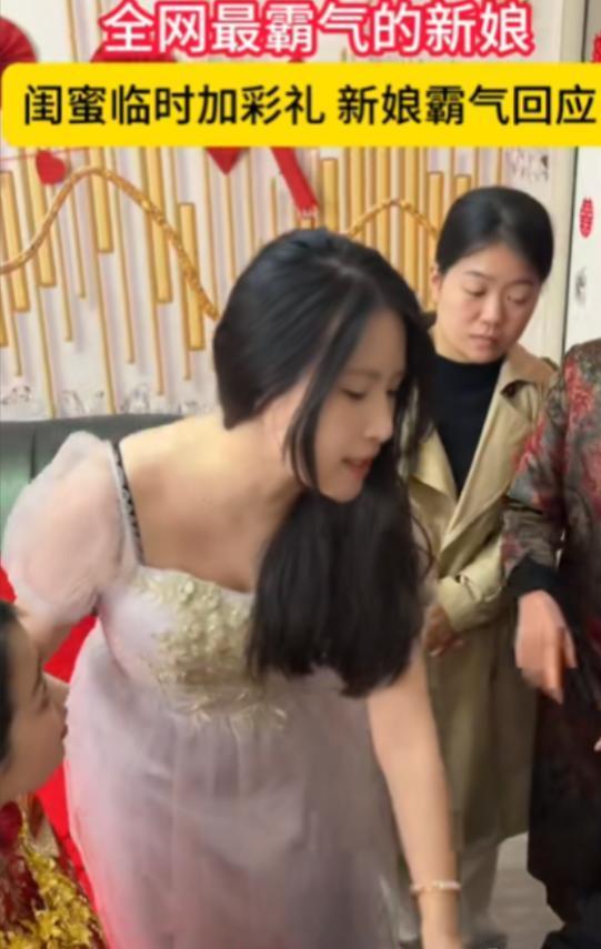 “全网最霸气的新娘！”4月2日，山东，一新娘在结婚当天，穿好了礼服开开心心的等着
