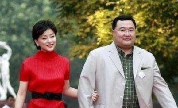 1994年，26岁的杨澜坚决要和在银行工作的丈夫张一兵离婚，然后嫁给了体重200