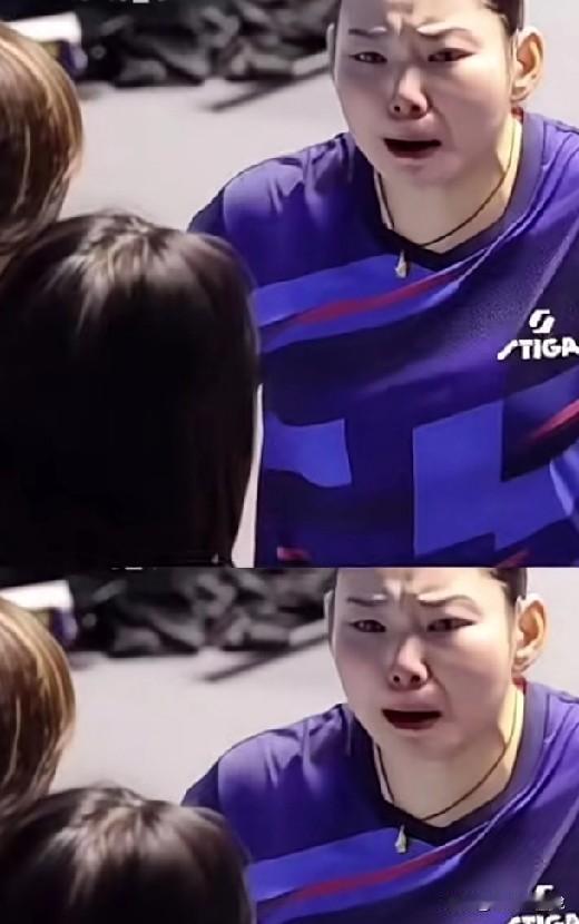 裁判无缘无故罚了何卓佳两次，何卓佳被气哭。如果何卓佳没有被罚赢的应该就是她了，