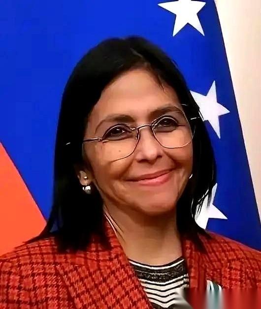 这个叫罗德里格斯的女人，接手的是一个总统半夜被美军直升机直接从卧室拎走的烂摊子。