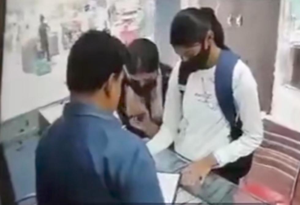 这种奇葩事，发生在印度，一点也不奇怪！近日，一对小姐妹，走进印度比哈尔邦帕特纳