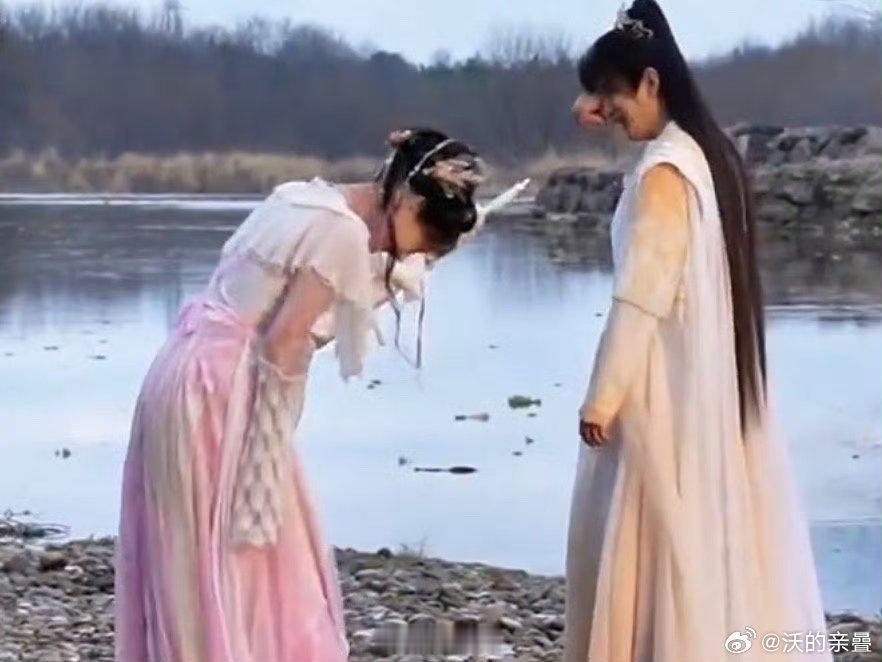 想到还有这种服装就好笑​​​