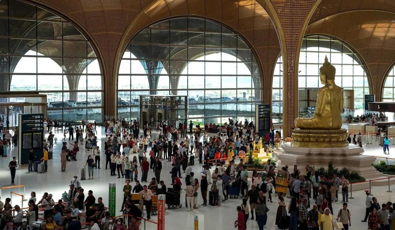 柬埔寨就突然扔下一颗“政策炸弹”，6月15日起，对中国大陆、香港、澳门护照持有人