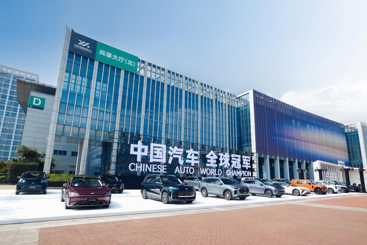 今天奇瑞搞了个大聚会，奇瑞的春晚了相当于是。尹同跃尹总再出金句：奇瑞的全球化智