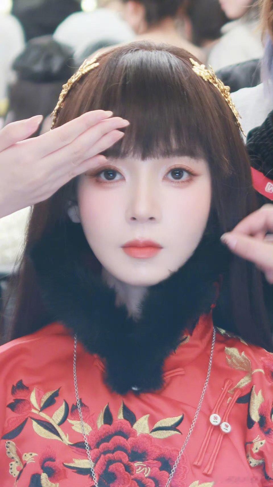 陈瑶摸头安慰张月陈瑶温柔安慰张月谁懂啊！陈瑶摸头杀也太温柔了，直接戳中我心巴～浪