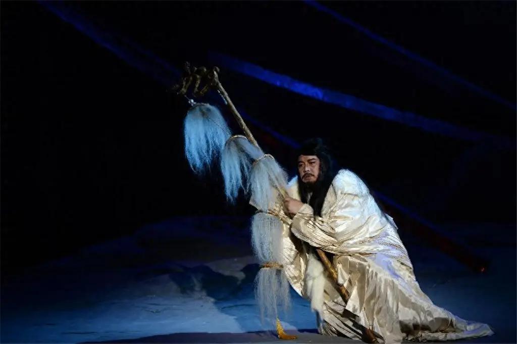 公元前95年的夜里，苏武正躺在羊圈外面睡觉，突然，一个匈奴美女，嗖的一下，钻进他