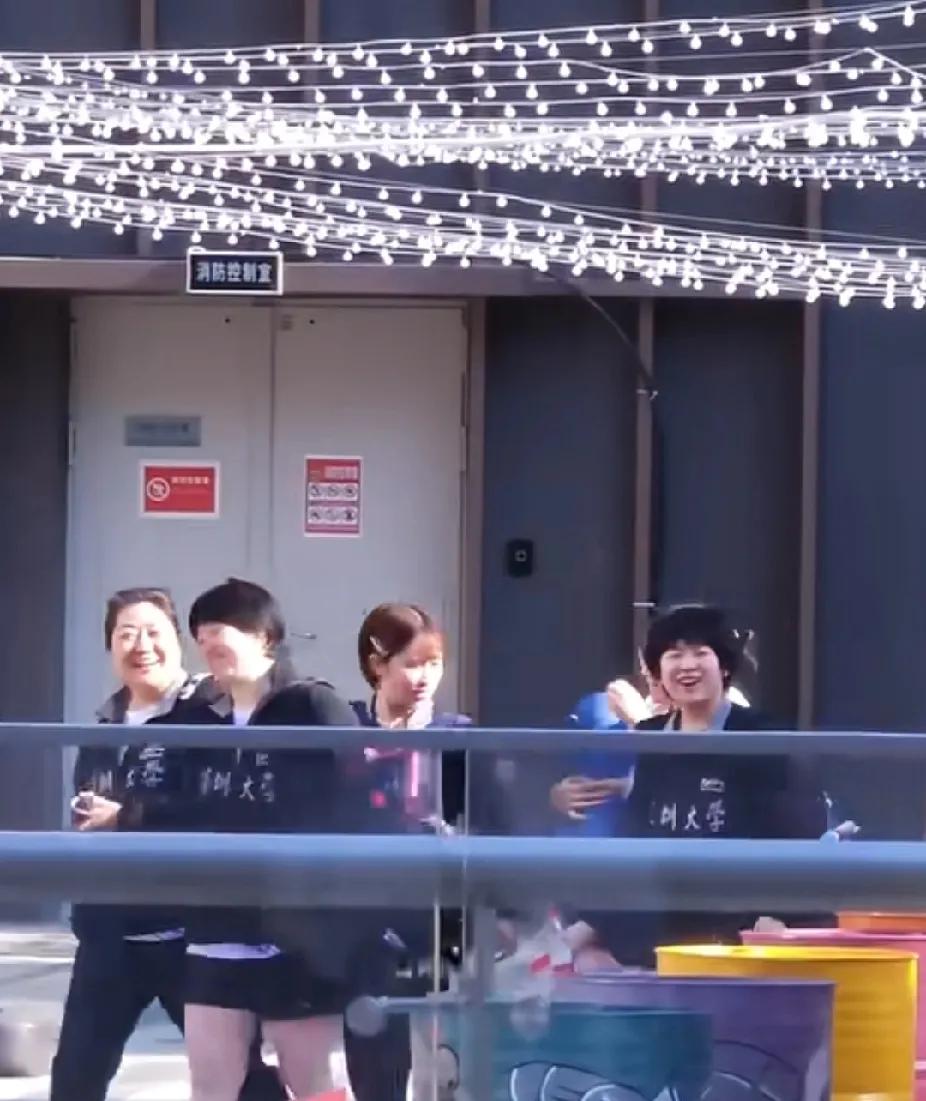 深大幼儿园下训啦，莎莎去哪了？6月8号下午，深大幼儿园（深圳大学俱乐部）