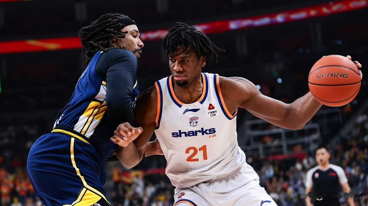 崔永熙和麦考尔加入，广东宏远也很难对抗上海久事，现在就是缺内线别看广东宏远现在