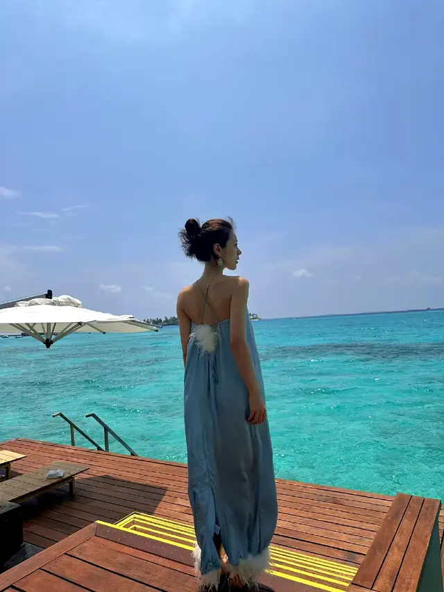 赵今麦度假风海边泳装出海