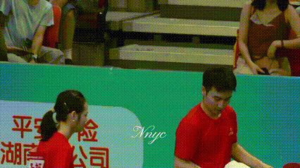 牛冠凯真的是个暖男，和冬妍的混双晋级后，冬妍还没下场，就哭得稀里哗啦的。牛牛