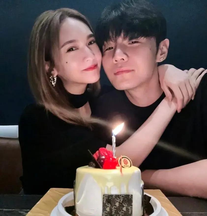 终于搞明白，李荣浩谈不上帅，杨丞琳为什么还会心甘情愿嫁给他了以前总觉得不太理