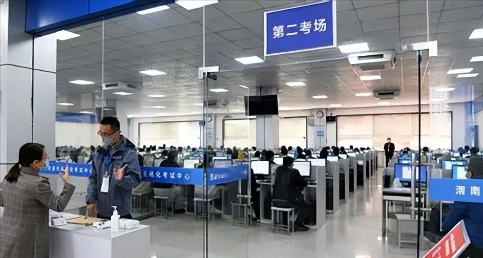 很多人焦虑于法考与考研、CPA的选择，仿佛它们是此消彼长的对头。但换个角度看，这