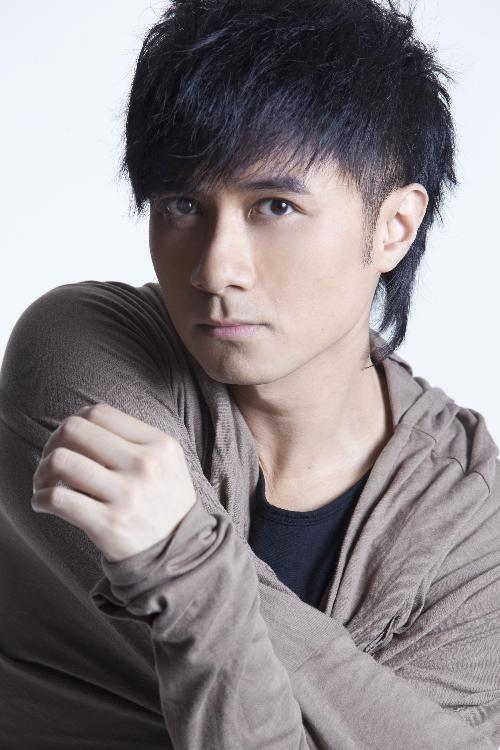 港媒这张嘴，真是不给人留底裤。古巨基这回怕是肠子都悔青了，非要高调官宣57岁的老