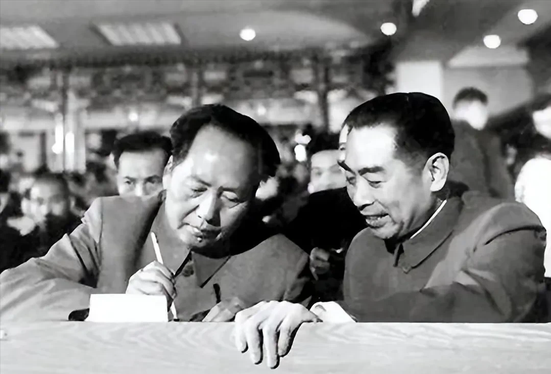 1958年，毛主席下令炮击金门，不小心炸死两个美国顾问。美国得知后率大军压境，指