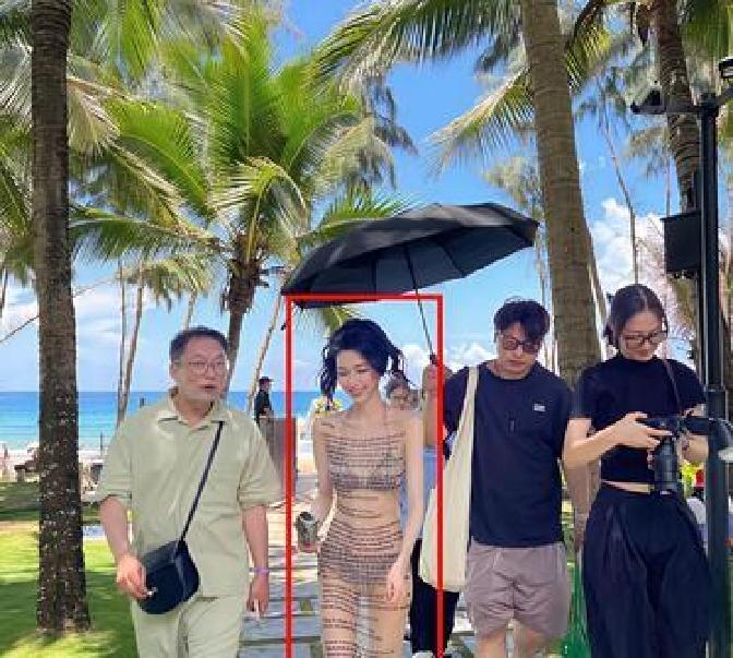要说有的人真是老天爷追着喂饭吃，易梦玲在时尚和审美这块儿，绝对是把自己的优势玩明