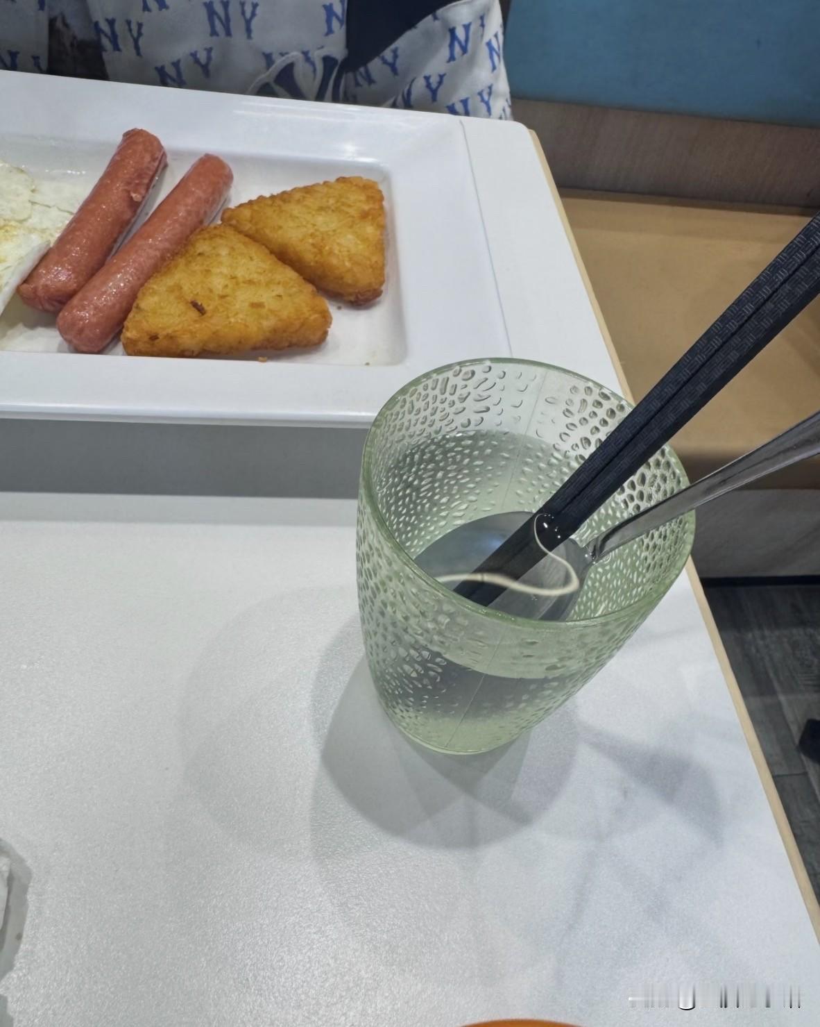 真的不想再听人吐槽香港的服务了，我反倒特别喜欢这里自带边界感的相处模式，舒服又自