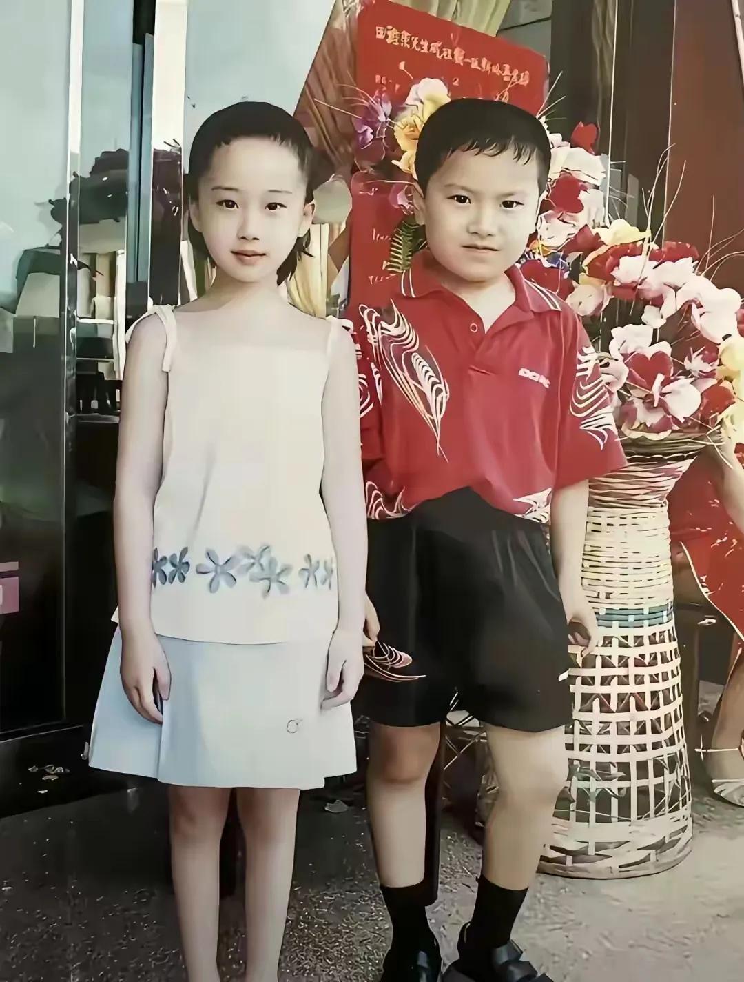 梁靖崑童年照曝光，富二代出身靠自己打拼北京买房当上北影副教授最近看到一张梁靖崑