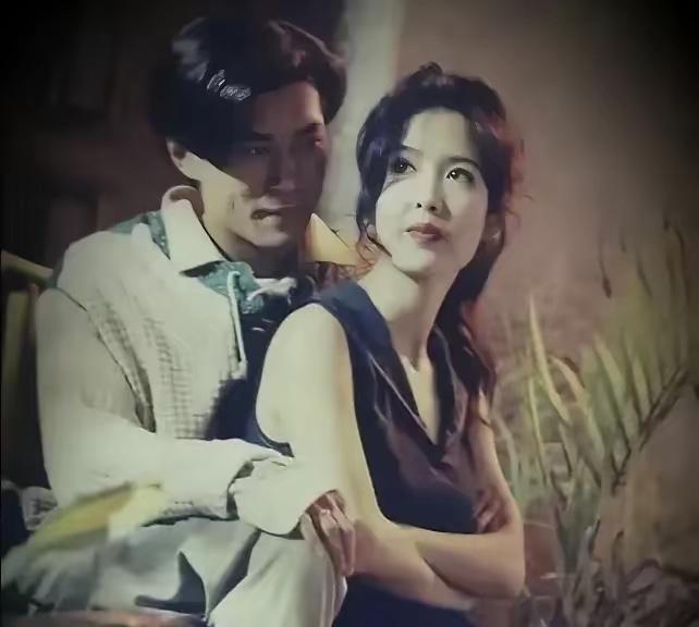 1994年，周慧敏到TVB录制节目，对一旁闷不出声的古天乐说：“喂！靓仔，你去给