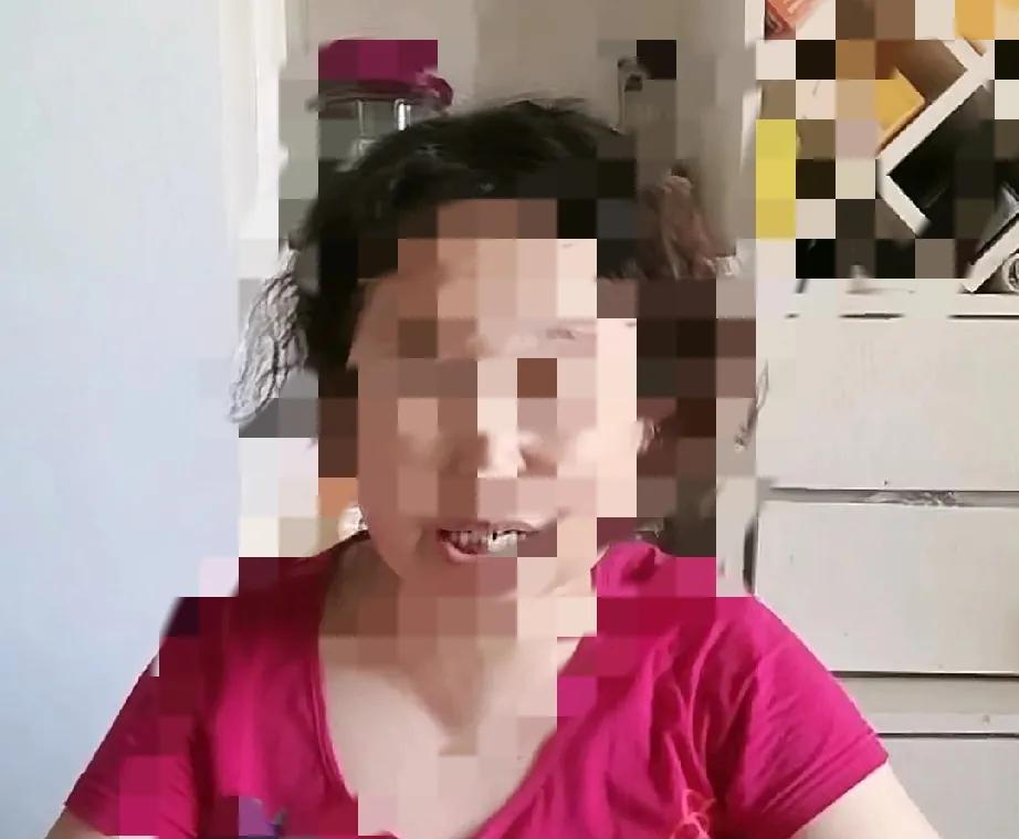 事实证明，姚某博并不是向某枝道歉，而是向背后的小勇子低头认错。著名的姚某博道歉