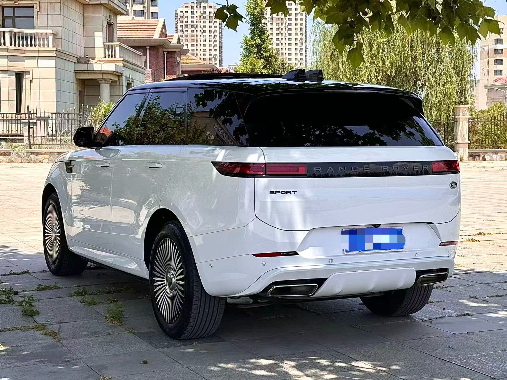 这么时尚的新款揽运为啥要换一个这么……的轮毂图2这种原厂的不好么？