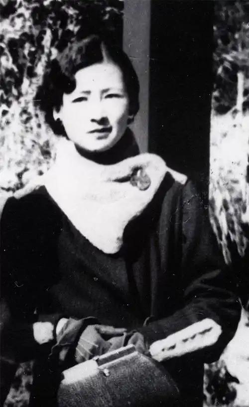 你以为，你失去了一个为你撑伞的人。其实分开后，你才发现，你的世界，根本不下雨。原