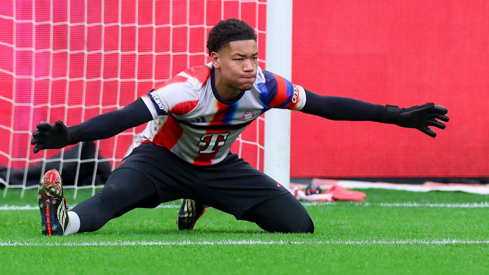 拜仁门将危机：16岁普雷斯科特或成最年轻欧冠首发，能否挑战历史纪录？