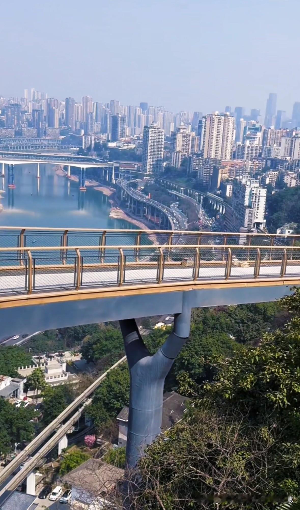 【重庆悬崖栈道，明日正式开通！】全重庆人期待已久的鹅龄悬崖栈道，明天也就是11