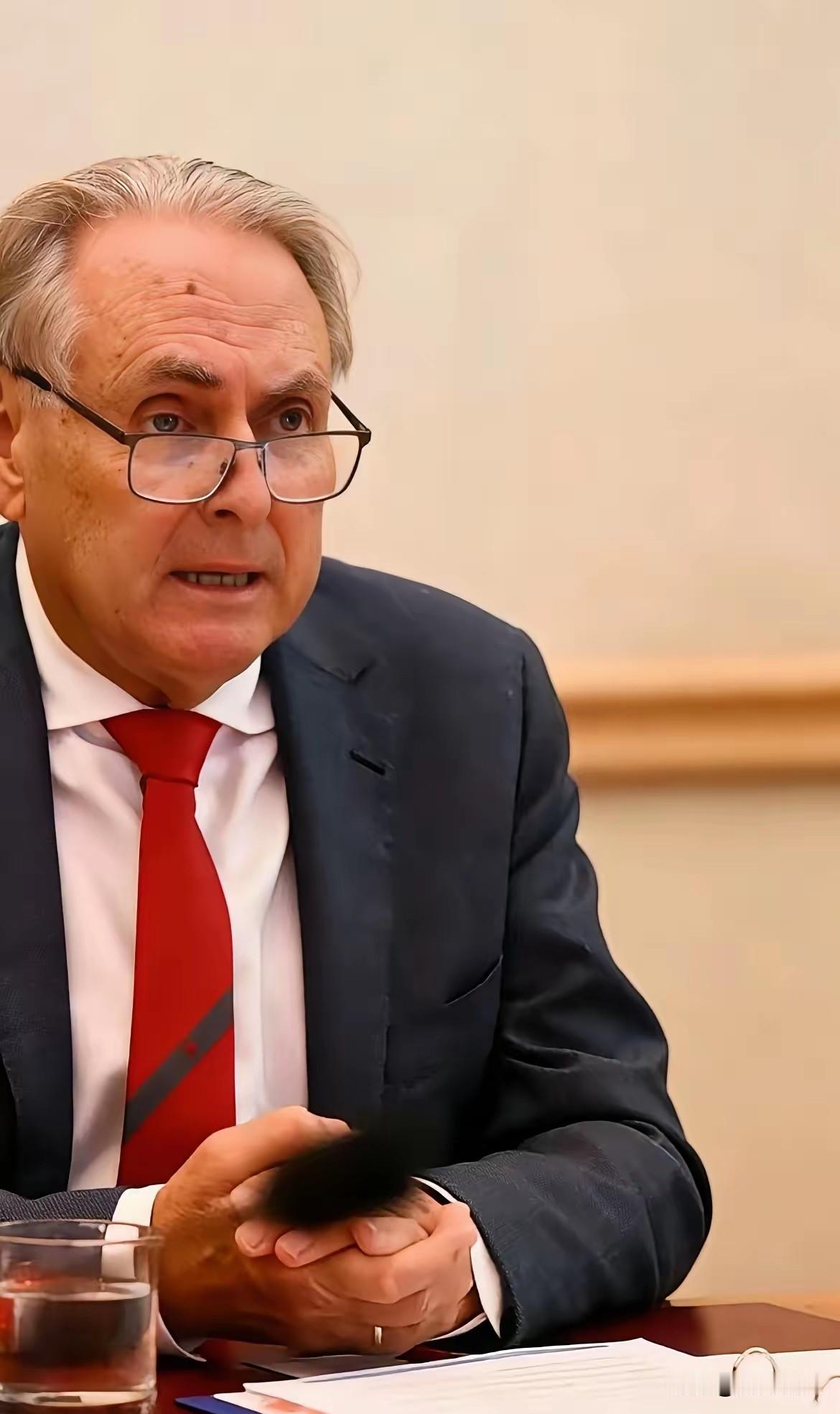 中方出手后，澳贸易部长急了！1月1日，澳贸易部长法雷尔公开表态，对中方的决定表示