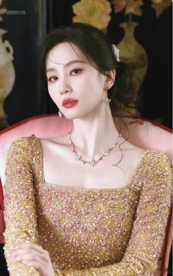 翟潇闻说内娱最漂亮女艺人刘诗诗翟潇闻说内娱最漂亮女艺人是：刘诗诗！这“迷弟”属性