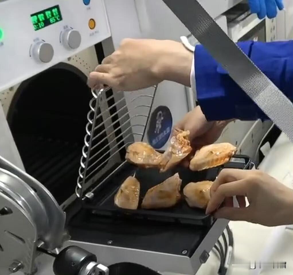 这下可出名啦，不光咱们国家，全世界人民都知道了。