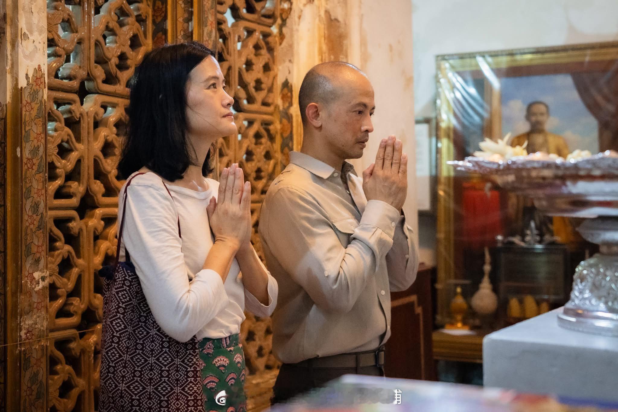 王室王室泰国王室王室旁支纳瓦潘小舅舅夫妇不知道什么时候去拜郑王庙。小舅舅的妻子